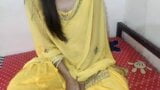 Bhabhi India curang dikongkek pantat besarnya oleh adik ipar kampung India desi bhabhi snapshot 2