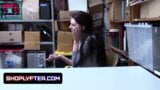 Shoplyfter - adolescente attraente sorpresa a rubare gag sui cazzi snapshot 6