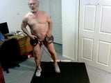 Abuelo desnudo hacer ejercicio snapshot 3