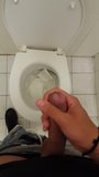 cum in my hand, sborro nel bagno pubblico snapshot 4