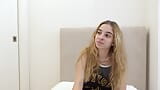 Неопытная юная блондинка Ирина Лав становится настоящей порнозвездой на ее первом межрасовом видео! snapshot 2