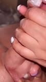Dedos de los pies multicolores y paja de uñas blancas snapshot 1