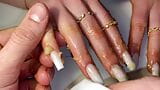 Slaaf maakt nagels schoon na het bloedbad van bananen in mynastyfantasy snapshot 1