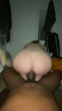 Une PAWG blonde accroupit son gros cul sur une grosse bite noire snapshot 7
