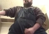 chubby jerk off snapshot 2