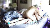 Tia Ann cavalga pau novamente mostra bunda e solas de pés sensuais snapshot 1