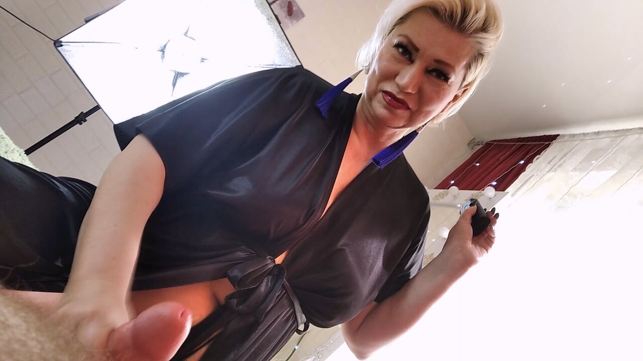 Aimee Hot Milf (Aka Aimeeparadise) - Coq dans la bouche d’une dame mature... Chroniques familiales d’un couple atypique...