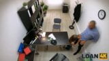 Loan4k. Une fille à la chatte étroite se fait défoncer par un prêteur dans son bureau snapshot 16