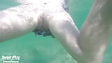 Creampie di bawah air dan kencing snapshot 10