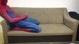 Spiderman ama masturbarsi (e venire) snapshot 6