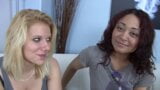 Jada Silk und Lexxxi Larue haben lesbischen Amateur-Sex snapshot 2