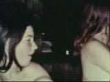 Acțiune retro lesbiană amatoare snapshot 6