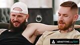 HETEROFLEXÍVEL - Amigos Str8 Zak Bishop e Johnny Hill cedem à tentação anal enquanto se masturbam snapshot 10