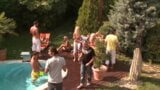 Festa in piscina - (scena # 01) snapshot 7