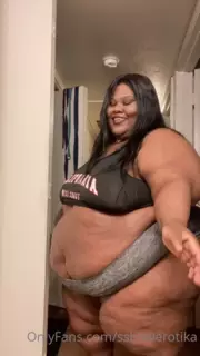 dildo bilan yalangoch ayollar