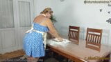 Madre cocinando embarazada recibe una follada de su hijo justo en ella ... snapshot 1