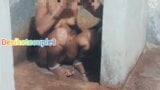 Bini desi kampung India mandi dan buang air kecil snapshot 10