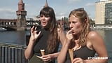 Ersties - lesbianas alemanas disfrutan de la zona de diversión snapshot 13