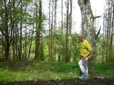 In weise unterhosen im Wald snapshot 1