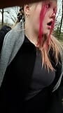 Bbw babe maakt een wandeling en masturbeert buiten snapshot 10