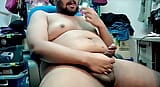 Barbudo oso malasia exhibicionismo gran corrida y comiendo semen snapshot 8