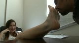 Lamiendo los pies con juanetes grandes y sexy snapshot 12