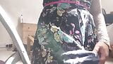 Crossdresser taquine en collants et tenue d'été se termine par une petite éjaculation snapshot 5
