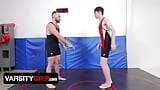 Allenatore joel qualcuno penetra il buco del culo di dakota lovell dopo un intenso allenamento di wrestling - varsity grip snapshot 3