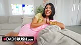 Üvey kız Jasmine Sherni yeni üvey babasının memelerini ve götünü kaldırıyor -dadcrush snapshot 3