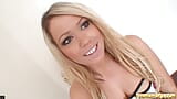 Der blonde pornostar Brooke scott bläst einen schwanz snapshot 2