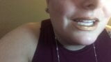 Clip van lipfetisj joi - gouden lippenstift snapshot 4