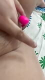 Masajeo y me introduzco mis deliciosos dedos en mi gran coño peludo snapshot 8