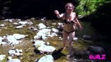 Inked Gurlz ist ein Blowjob im Fluss von einer tätowierten Schlampe snapshot 5