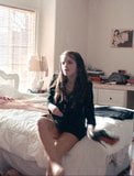 Emma watson mencoba sepatu di bling ring snapshot 3