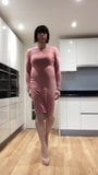 Sissy im langen rosa Kleid snapshot 3