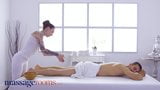 Massage Rooms - голландская крошка Esluna делает маслянистый минет в видео от первого лица snapshot 4