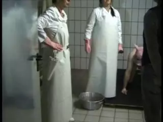 Metzgerinnen im Schlachthaus | xHamster