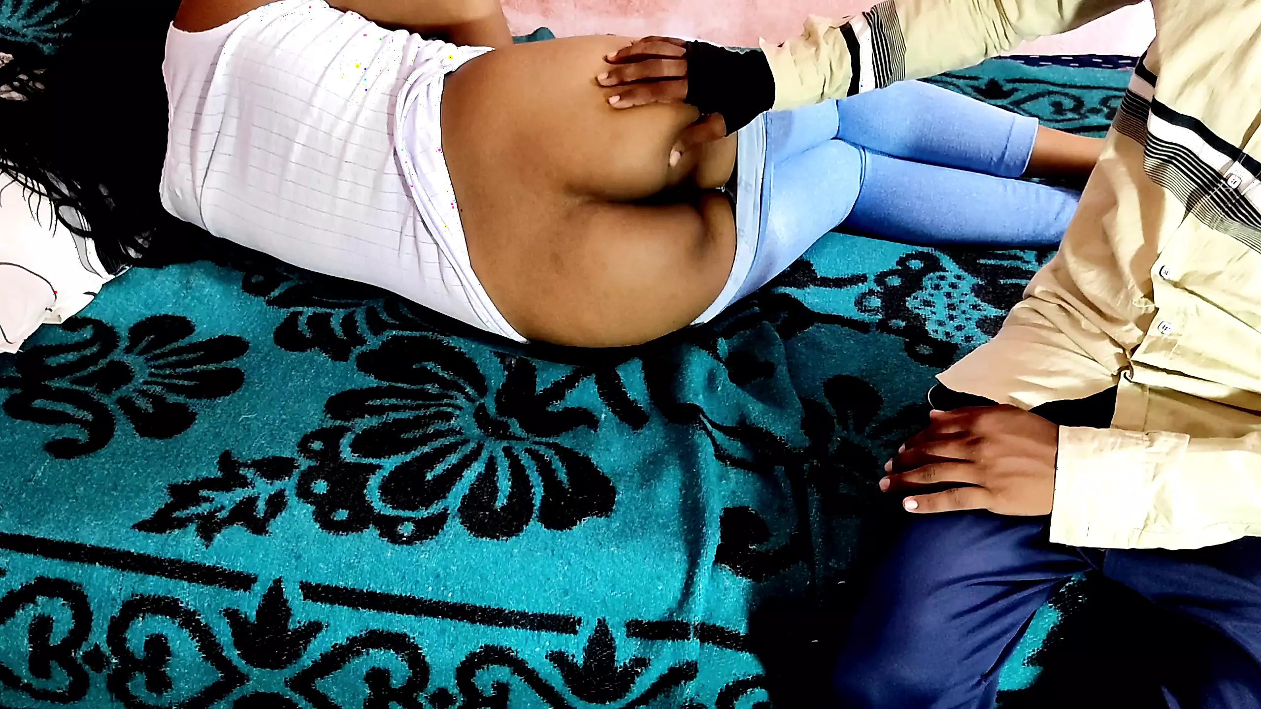 So Rhi Badi Gaand Wali Milakin Ko Nokar Ramu Ne Choda: Maid MILF Porn