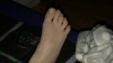 J'adore les pieds de mes MILF amateur le matin snapshot 9