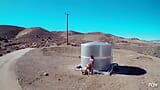 Des gouine à gros nichons font une action lesbienne merveilleuse, avec des ciseaux en plein air sous le ciel bleu clair snapshot 12