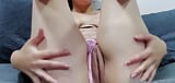 Amatorskie wideo dziewczyny masturbującej się swoją różową cipką snapshot 7