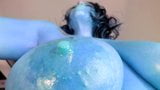 アバターのNa'viが青いマンコを揺らして青い乳首をしゃぶる snapshot 11