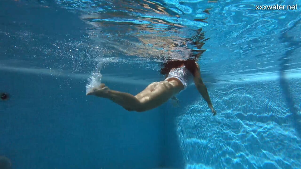 Fat chick Puzan Bruhova swimming pleasure