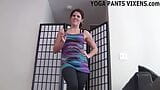 Puedes masturbarte mientras hago mi yoga - joi snapshot 13