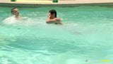 Seks na basenie Nextdoorbuddies z gorącymi facetami snapshot 4