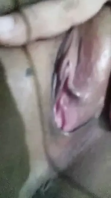 Muslim mom dirty Nida Ali playing with pussy
