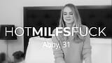 Hotmilfsfuck - ¡los 3 agujeros de Abby se follan muy duro! snapshot 1