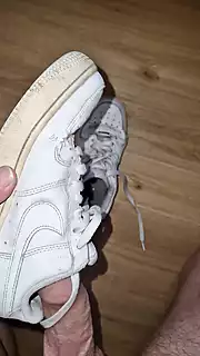 Nike Air Force One - stinkende und abgenutzte Turnschuhe meiner ...