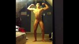 Boner flexionando - joven culturista snapshot 7