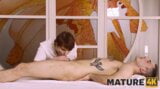 Mature4k. bewonderenswaardig plezier van rijpe vrouw en klant in de massagesalon snapshot 11